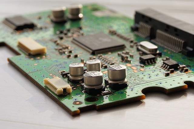 e831b3062dfc083ecd0b470de7444e90fe76e6d218b8174296f1c2_640_motherboard