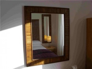 Modele variate de oglinzi si tablouri in magazinul Henderson