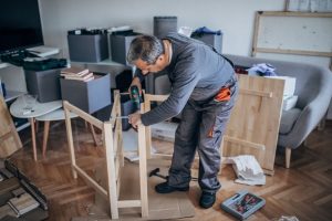 Distribuitor feronerie mobilier: parteneriatul tehnic