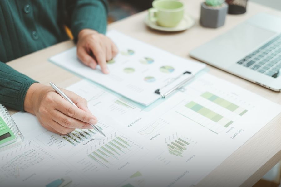 Standardizarea BOM-ului de feronerie: cum reduci numărul de SKU-uri în producția serializată de mobilier